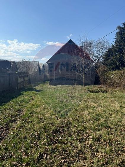 Casă cu 3 camere cu Teren 1798 Mp în Central