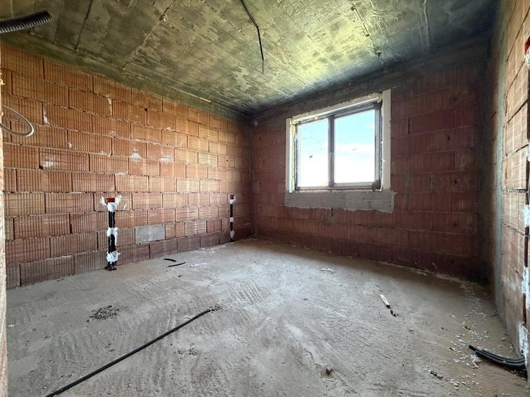 Duplex cu 5 camere cu Canalizare în Chișoda