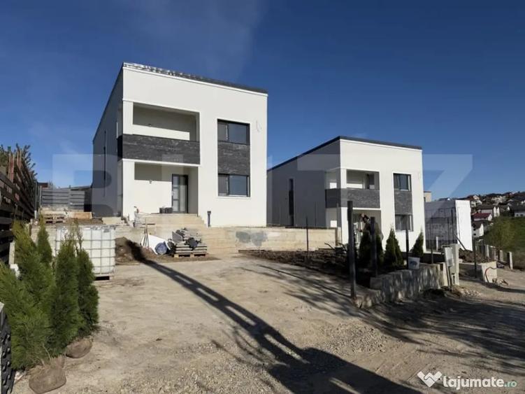 Casă cu 4 camere cu Teren 430 Mp în Valea Adâncă