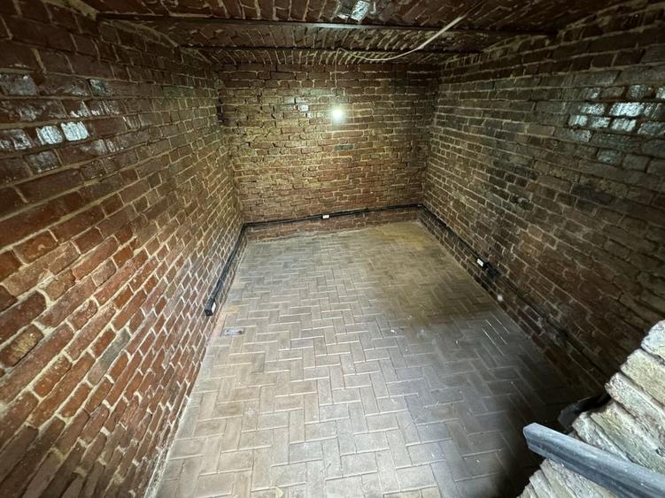 Casă cu 4 camere cu Teren 75 Mp în Tei