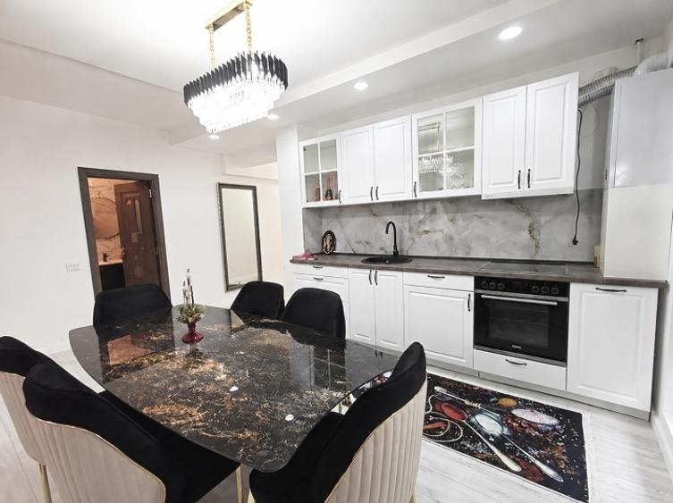 Apartament cu 3 camere decomandat, mobilat în Regie