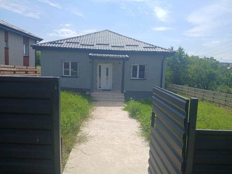 Casă individuală cu 4 camere cu Teren 570 Mp în Tomești