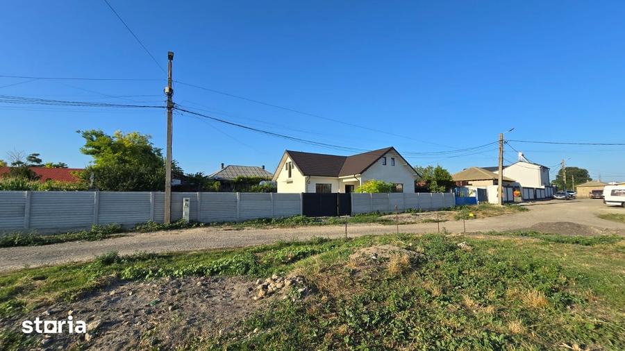 Casă cu 3 camere cu Teren 455 Mp în Corbu