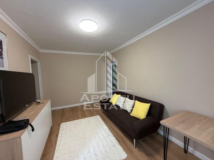 Apartament cu 3 camere semidecomandat, mobilat în Dacia
