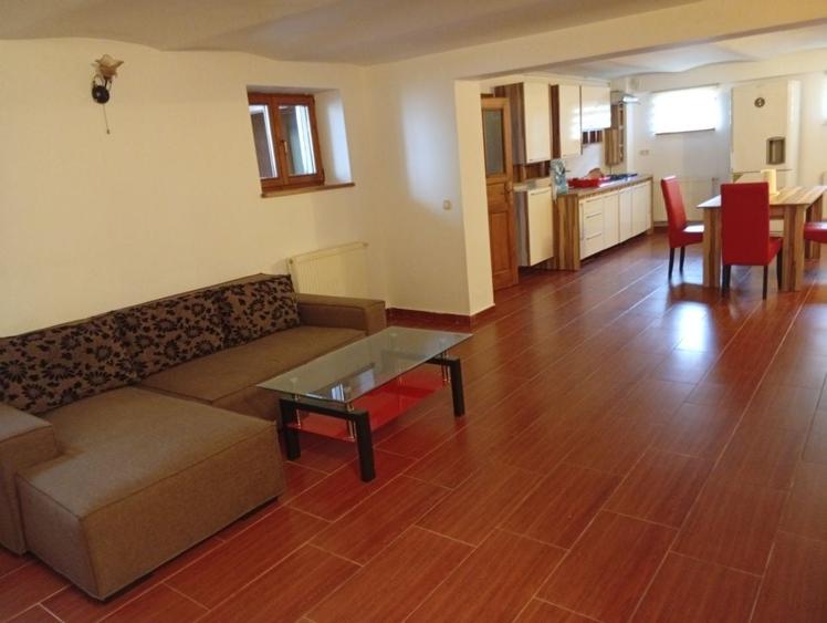 Casă cu 4 camere cu Teren 140 Mp în Lazaret