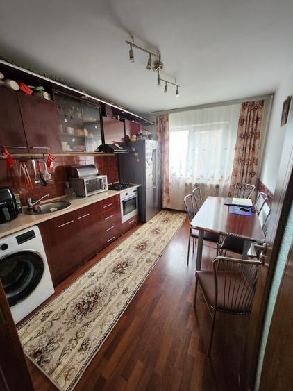 Apartament cu 4 camere semidecomandat în Aluniș