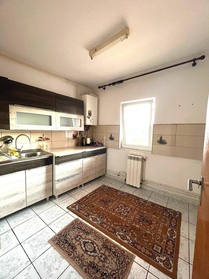 Apartament 3 camere 68mp Bradet -garaj langa bloc Pret 88.000eur neg - 1