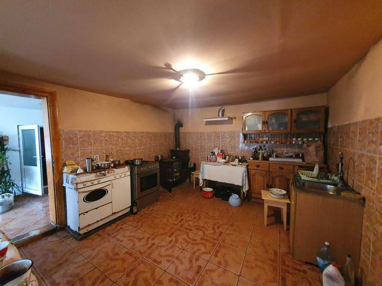 Casă cu 4 camere în Central