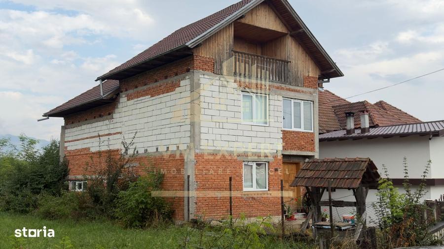 Casă cu 4 camere cu Teren 1000 Mp în Albești