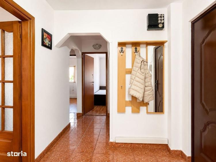 Apartament cu 3 camere decomandat în Lipovei