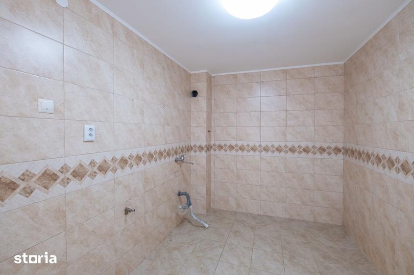 Casă cu 5 camere cu Teren 204 Mp în Central