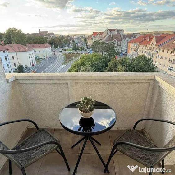 Apartament cu 3 camere decomandat în Sud