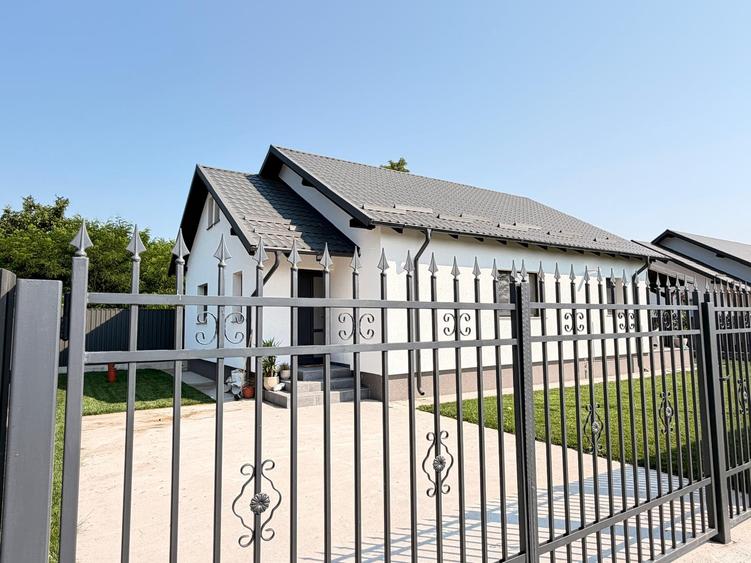 Casă individuală cu 4 camere cu Teren 380 Mp în Hemeiuș
