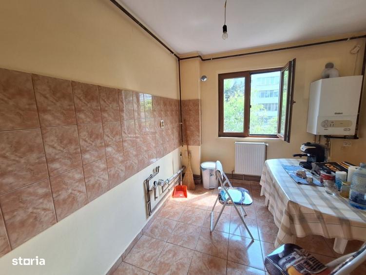 Apartament cu 3 camere semidecomandat în Orizont