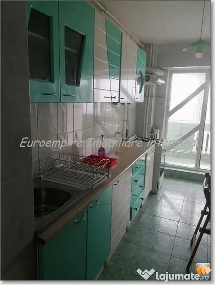 Apartament cu 3 camere decomandat în Far