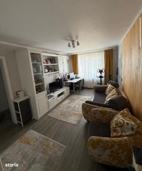 Apartament cu 4 camere semidecomandat în Fizicienilor