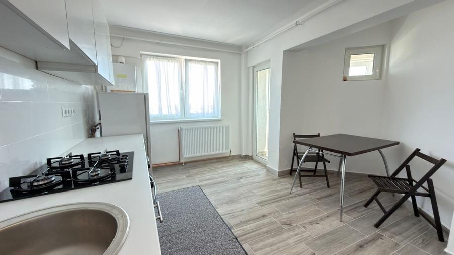 Apartament cu 2 camere semidecomandat, mobilat în Est
