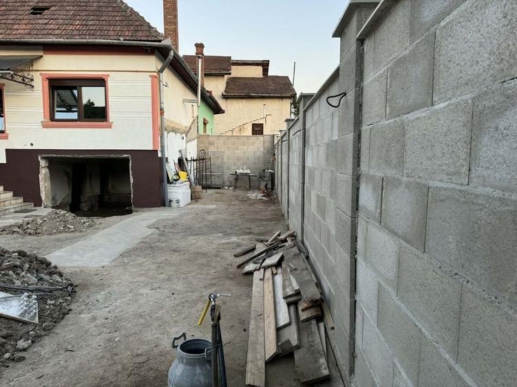 Casă cu 3 camere în Exterior Vest