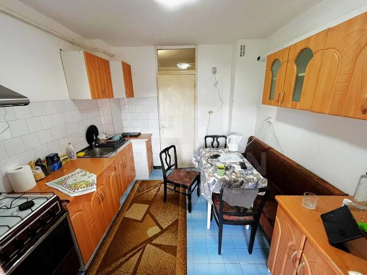 Apartament cu 2 camere decomandat în Rovine
