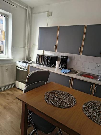 Apartament spre inchiriere, 400 euro in Centrul Civic, Brasov