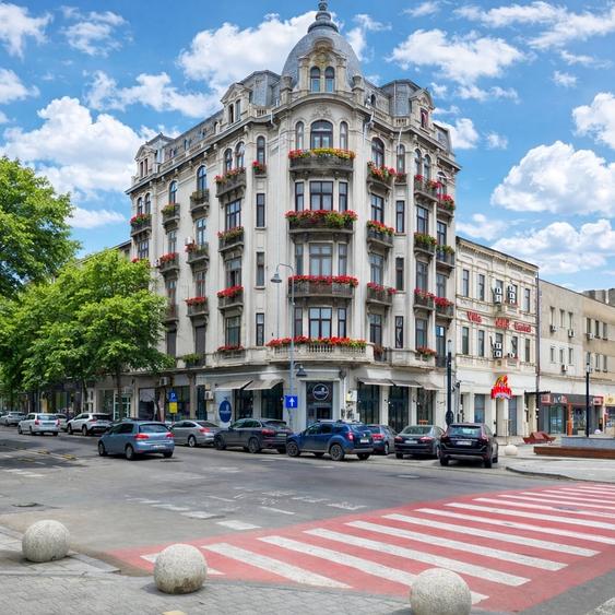 Apartament cu 4 camere decomandat în Ultracentral
