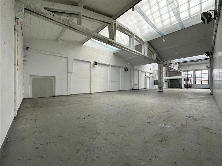 Spațiu comercial, de 500 mp, în Baza 3