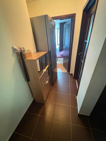 Apartament cu 3 camere semidecomandat în Pantelimon