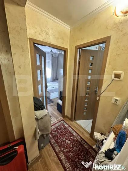 Apartament cu 4 camere decomandat în Craiovița Nouă
