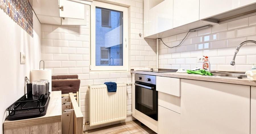 Apartament cu 2 camere decomandat, mobilat în Victoriei