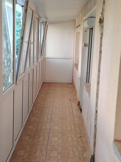 Apartament cu 3 camere semidecomandat în Micro 38