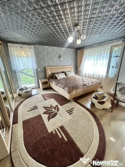 Casă cu 8 camere cu Teren 450 Mp în Central
