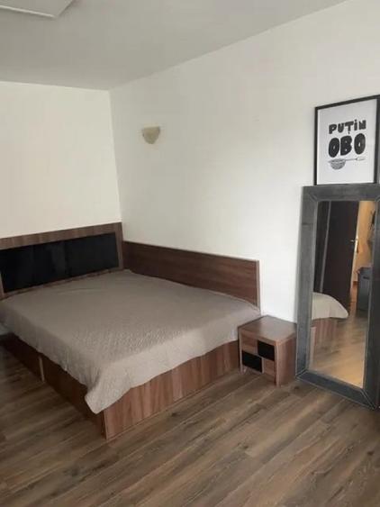 Garsonieră decomandată în Decebal