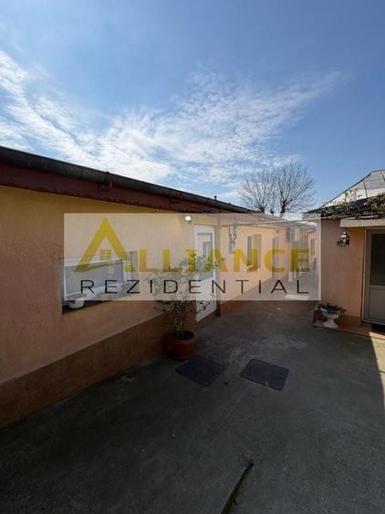 Casă individuală cu 5 camere cu Canalizare în Cățelu