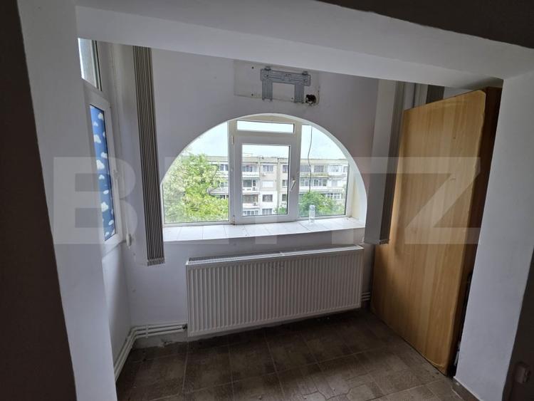 Apartament cu 4 camere decomandat, mobilat în Mazepa 1