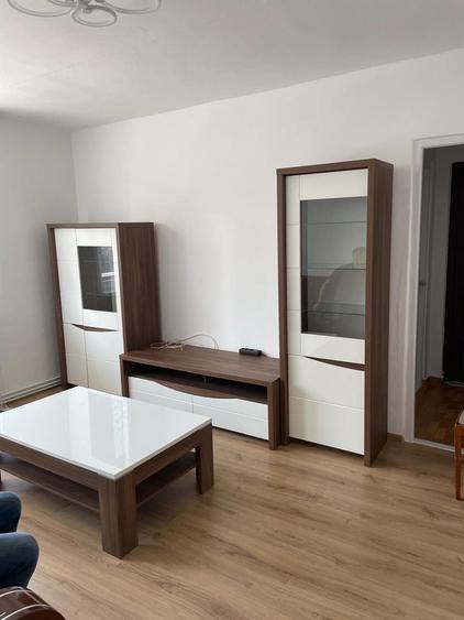 Apartament cu 2 camere semidecomandat, mobilat în Ultracentral