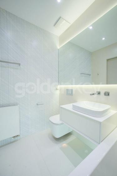 Apartament cu 4 camere semidecomandat, mobilat în Iancu Nicolae