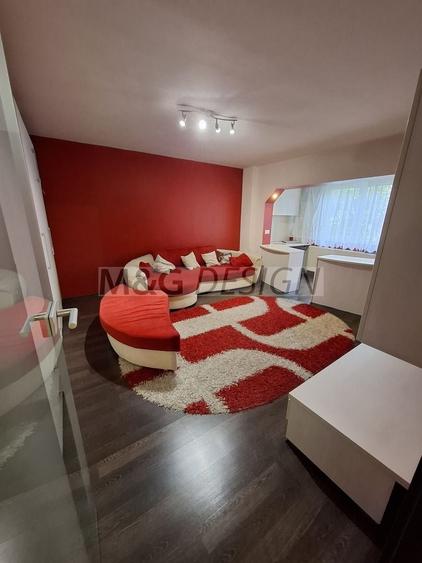 Apartament cu 3 camere decomandat, mobilat în Lunei