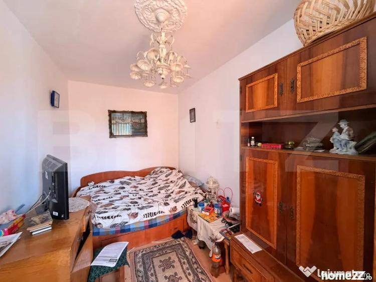 Apartament cu 3 camere semidecomandat în Cornitoiu