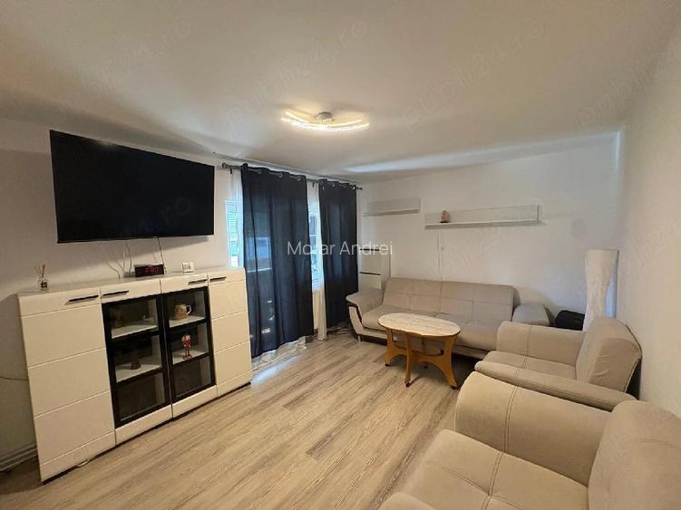 Apartament cu 3 camere decomandat în Între Lacuri
