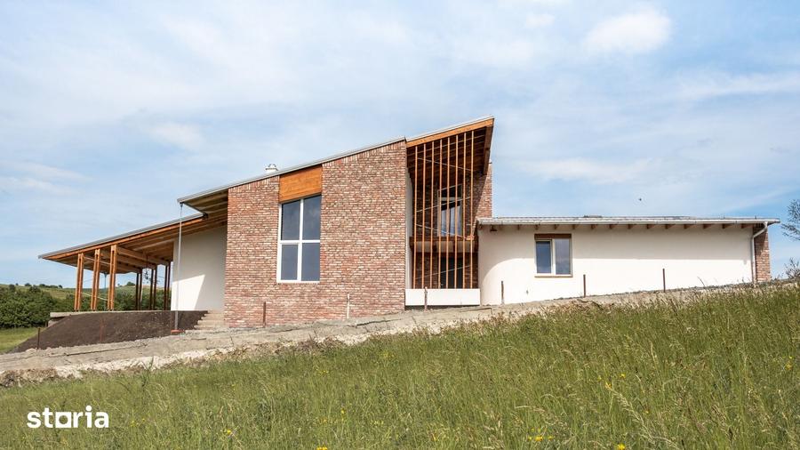 Casa semifinisata, cu totul diferita, in varf de deal, de vanzare - 6