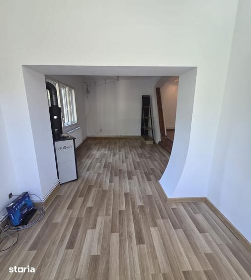 Casă cu 3 camere semidecomandat cu Teren 700 Mp în Aurel Vlaicu