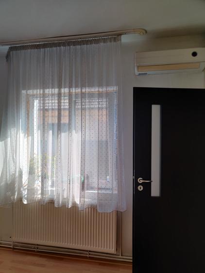Casă individuală cu 7 camere cu Canalizare în Vatra Luminoasă
