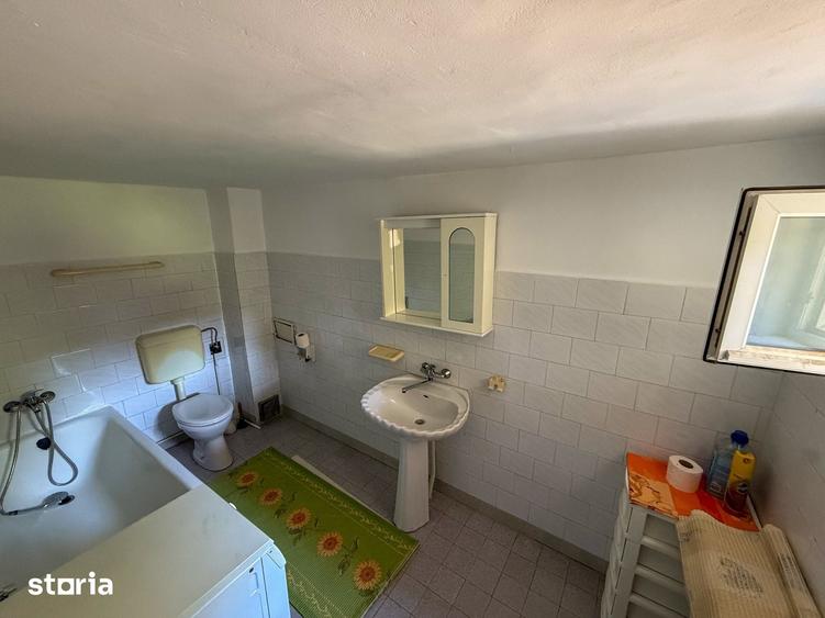 Casă cu 8 camere cu Teren 1289 Mp în Central