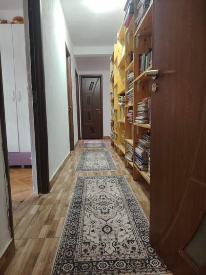 Apartament cu 4 camere semidecomandat în Central