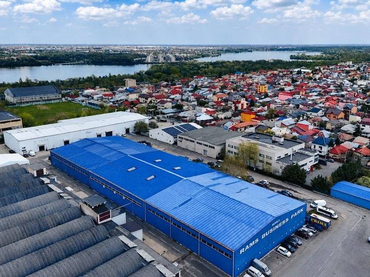 Spațiu industrial, de 5,000 mp, în Titan