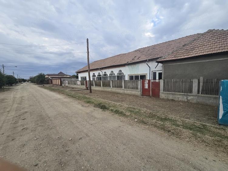 Casă cu Teren 1180 Mp în Central
