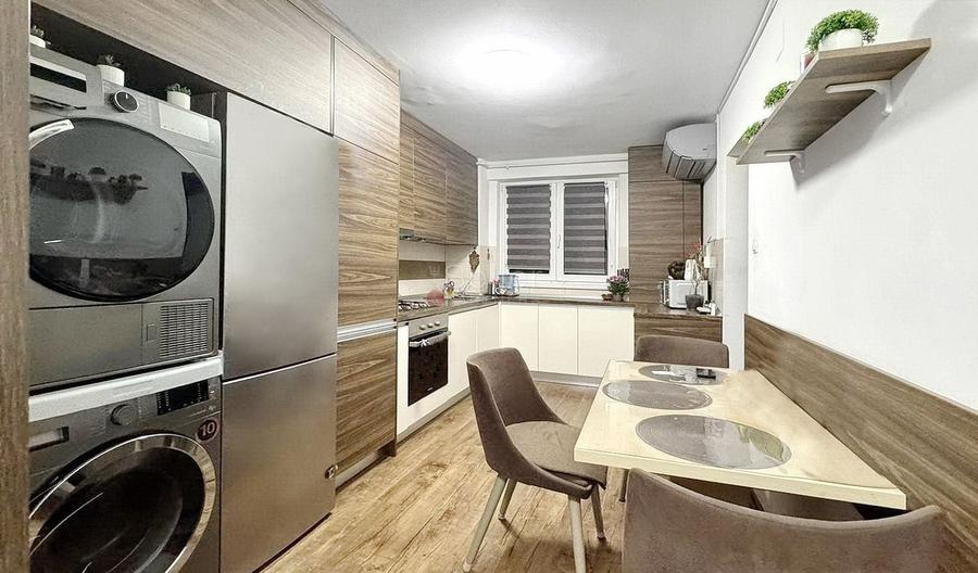 Apartament cu 3 camere decomandat, mobilat în Vlahuță