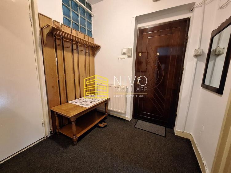 Apartament cu 3 camere decomandat, mobilat în Cornișa