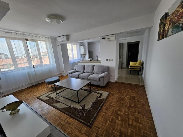 Apartament cu 3 camere semidecomandat, mobilat în Ultracentral