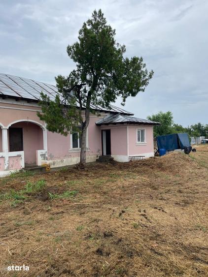 Casă cu 3 camere cu Teren 1346 Mp în Poroschia